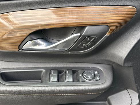 Used 2020 GMC Terrain SLE w/ Driver Convenience Package image 11