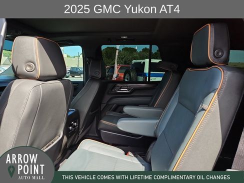 Used 2025 GMC Yukon AT4 w/ AT4 Premium Package AWD/4WD image 18