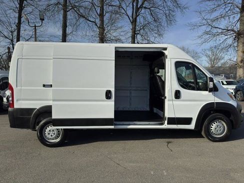 Used 2025 RAM ProMaster 2500 w/ Convenience Group FWD image 10