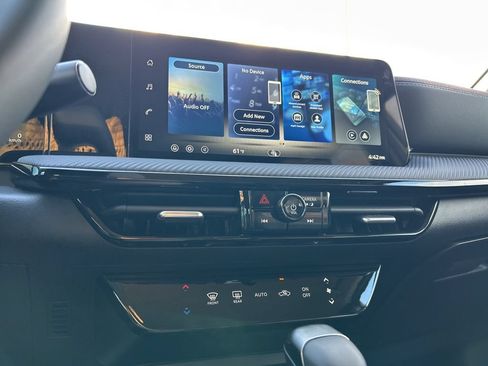 New 2026 Nissan Kicks SR FWD image 30
