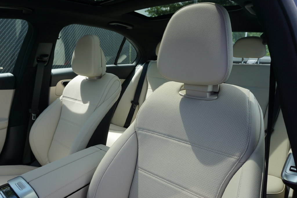 Used 2025 Mercedes-Benz C 300 4MATIC Sedan image 42