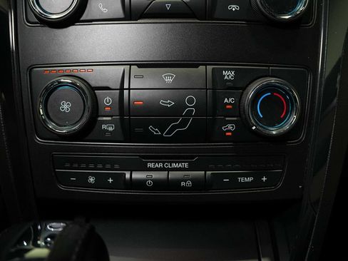 Used 2018 Ford Explorer XLT FWD image 13