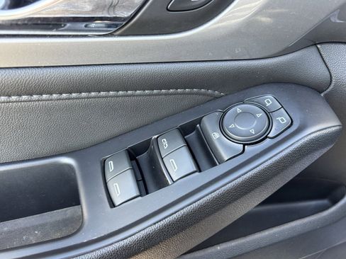 Used 2022 Chevrolet Traverse LT image 16