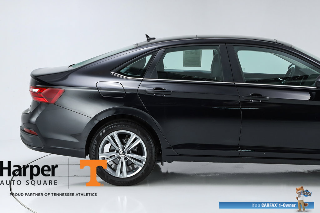 Used 2024 Volkswagen Jetta SE w/ Panoramic Sunroof Package FWD image 11