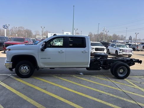 New 2026 Chevrolet Silverado 3500 LT w/ Convenience Package AWD/4WD image 6