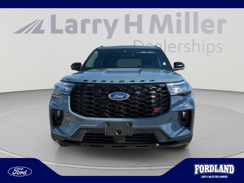 Used 2025 Ford Explorer ST w/ Sun And Sound Package AWD/4WD image 8