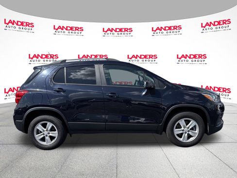 Used 2022 Chevrolet Trax LT w/ Driver Confidence Package AWD/4WD image 2