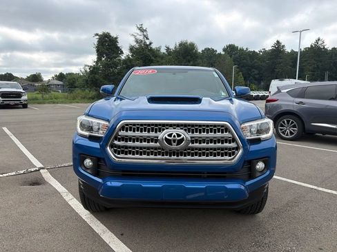 Used 2016 Toyota Tacoma TRD Sport w/ Towing Package AWD/4WD image 8