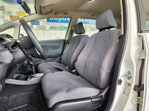 Used 2013 Honda Fit image 4