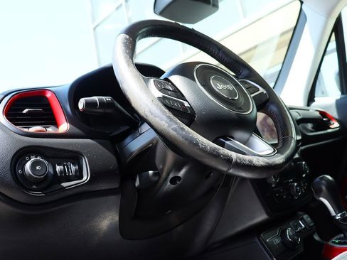 Used 2019 Jeep Renegade Trailhawk AWD/4WD image 40