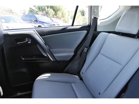 Used 2018 Toyota RAV4 Limited image 11