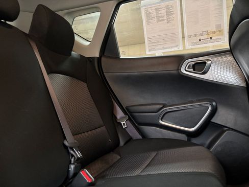 Used 2025 Kia Soul LX w/ LX Technology Package FWD image 35