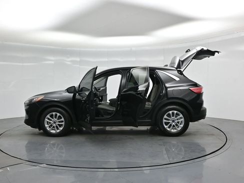 Certified 2022 Ford Escape SE image 33