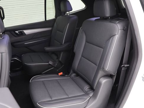 Used 2025 Buick Enclave Preferred image 12