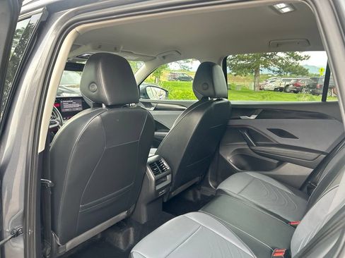 Used 2026 Volkswagen Tiguan SE AWD/4WD image 18