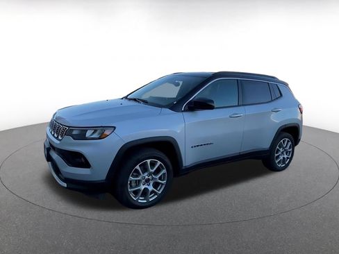 Used 2025 Jeep Compass Limited AWD/4WD image 8