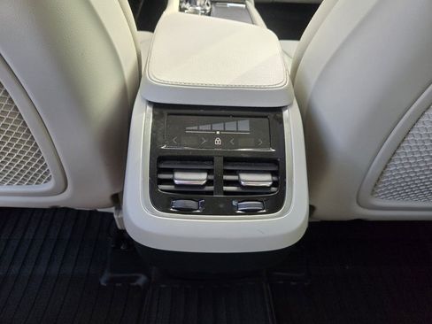 Used 2020 Volvo XC90 T5 Momentum image 6