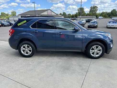 Used 2017 Chevrolet Equinox LT w/ Convenience Package FWD image 4