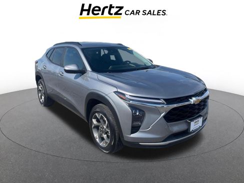 Used 2025 Chevrolet Trax LT w/ LT Convenience Package image 1