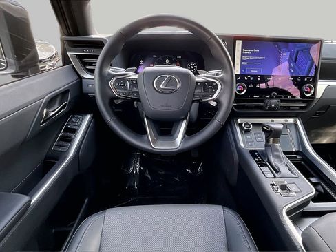 Used 2025 Lexus GX 550 w/ Cold Area Package AWD/4WD image 6