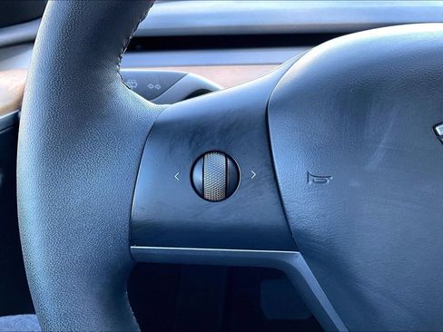 Used 2023 Tesla Model Y Long Range AWD/4WD image 18