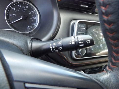 Used 2019 Nissan Kicks SR w/ SR Premium Package FWD image 15