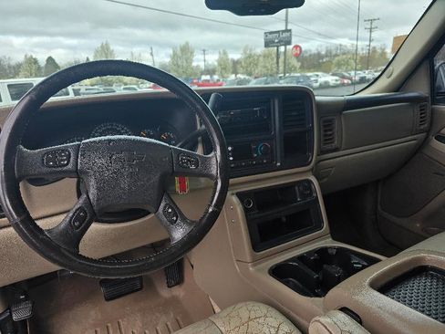 Used 2003 Chevrolet Suburban Z71 image 8