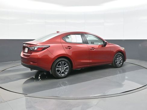 Certified 2019 Toyota Yaris LE image 7