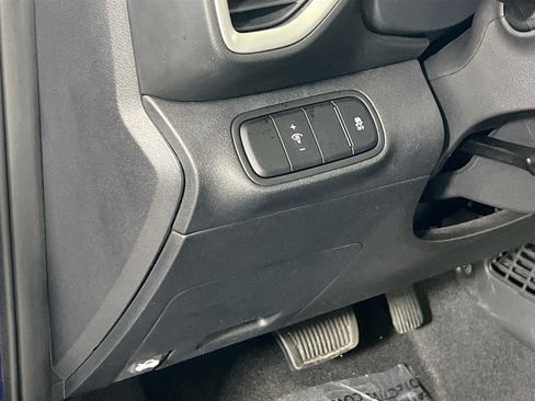 Used 2023 Hyundai Venue SE FWD image 10