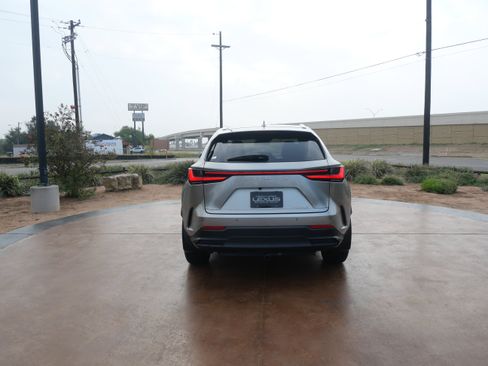 Certified 2023 Lexus NX 250 FWD w/ Premium Package image 4