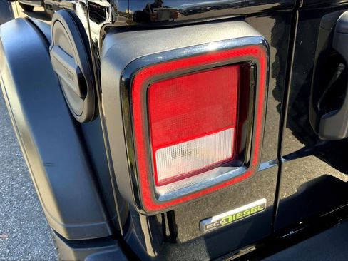 Used 2022 Jeep Wrangler Unlimited Sport image 28