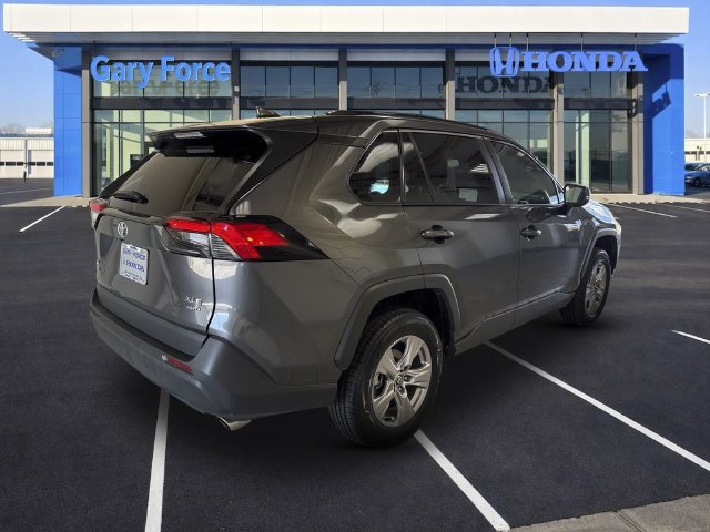 Used 2025 Toyota RAV4 XLE AWD/4WD image 2