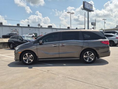 Used 2018 Honda Odyssey Touring image 3