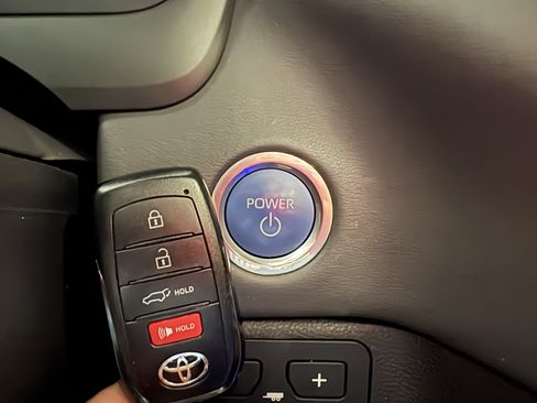 Certified 2024 Toyota Sequoia Platinum image 28