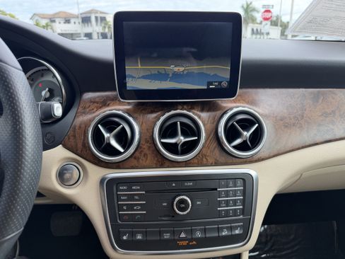 Used 2016 Mercedes-Benz GLA 250 4MATIC image 22