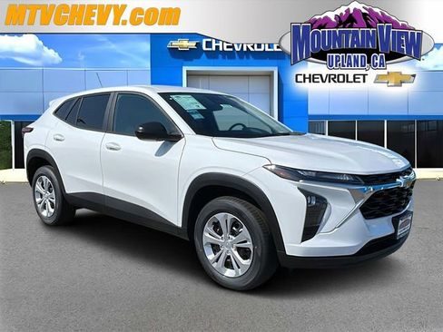 New 2026 Chevrolet Trax LS FWD image 1