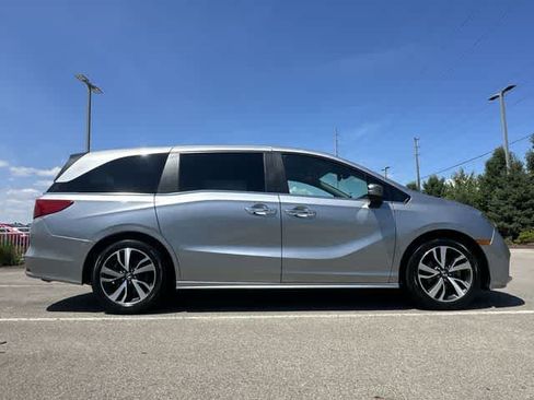 Used 2023 Honda Odyssey Touring image 3