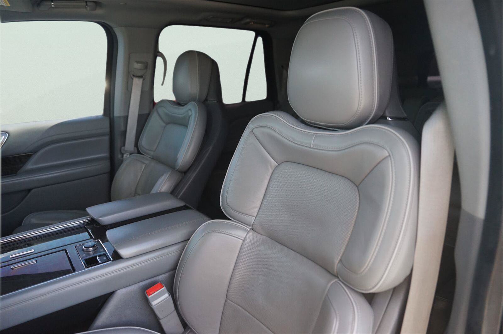 Used 2019 Lincoln Navigator L Select w/ Technology Package RWD image 10