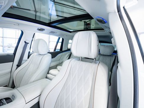 Used 2024 Mercedes-Benz Maybach GLS 600 4MATIC image 42