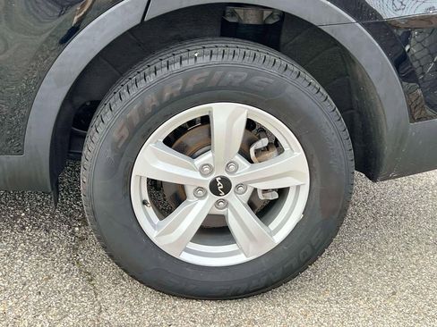 Used 2023 Kia Sorento LX image 6