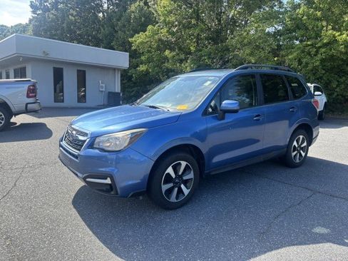 Used 2017 Subaru Forester 2.5i Premium AWD/4WD image 2