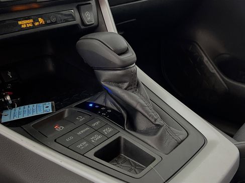 Used 2020 Toyota RAV4 XLE AWD/4WD image 24