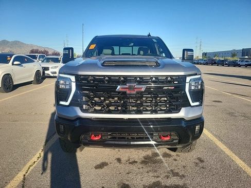 Used 2025 Chevrolet Silverado 2500 ZR2 w/ Technology Package AWD/4WD image 2