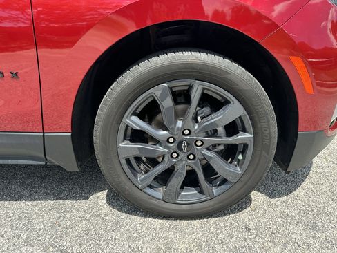 Used 2022 Chevrolet Equinox RS w/ Infotainment Package image 12