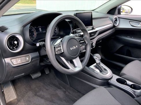 Used 2024 Kia Forte LXS w/ LXS Technology Package FWD image 11