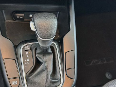Used 2025 Kia Soul LX w/ LX Technology Package FWD image 23
