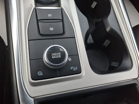 Used 2022 Ford Explorer XLT w/ Equipment Group 202A AWD/4WD image 25