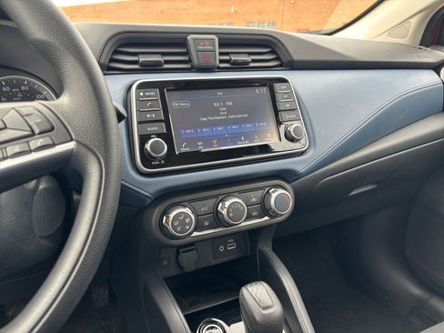Used 2025 Nissan Versa SV FWD image 17