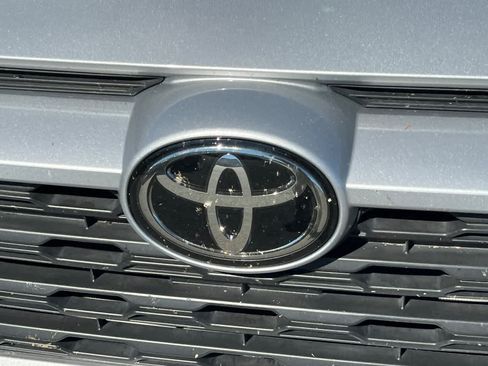 Used 2025 Toyota RAV4 XLE AWD/4WD image 13
