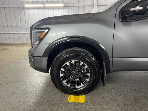 Used 2020 Nissan Titan PRO-4X w/ Pro-4x Convenience Package AWD/4WD image 16